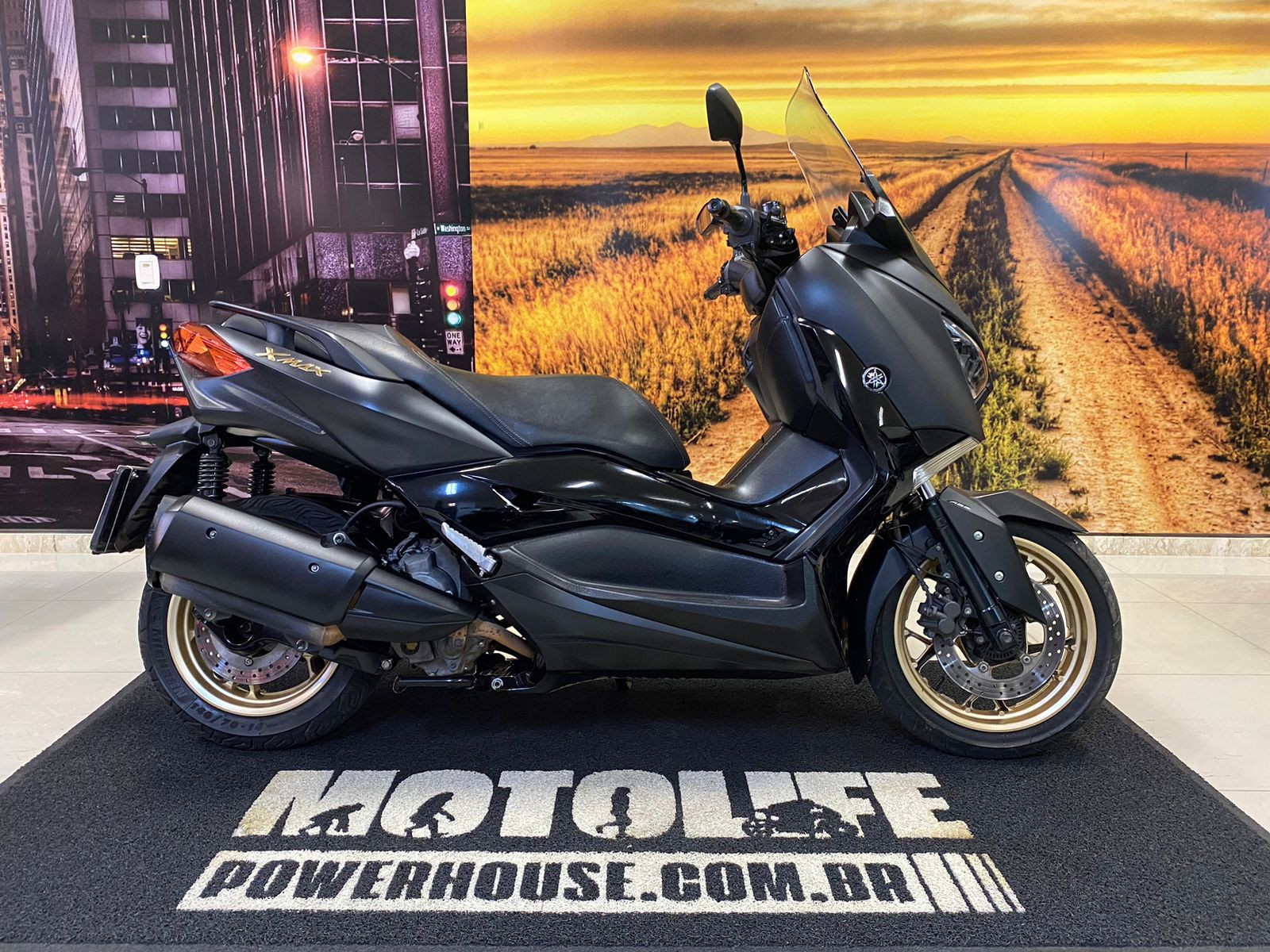 YAMAHA XMAX 